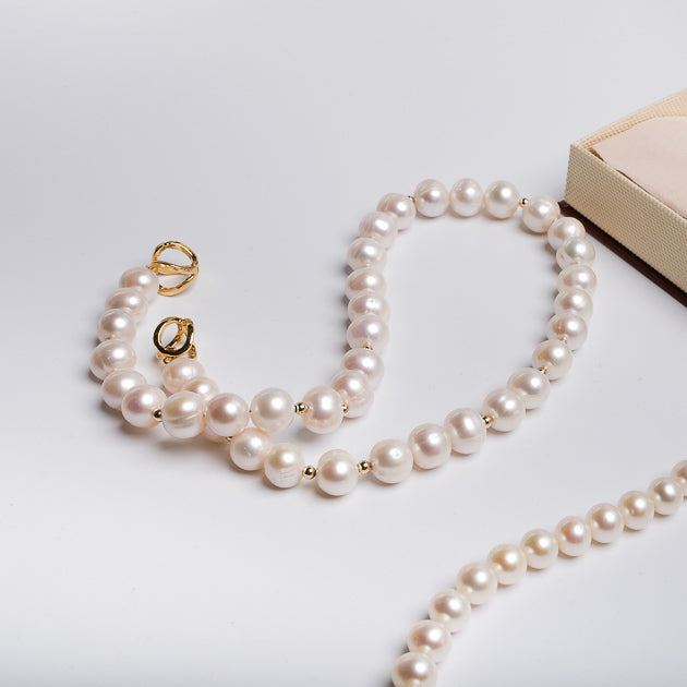 Колие с бели перли 11-12мм и позлатена закопчалка, 45см