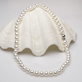 Колие с бели перли 7.5-8.5мм и 14К бяла златна закопчалка