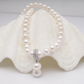 Колие с бели перли 7-8мм и сребърна висулка с барокова перла, 47см