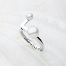 Сребърен пръстен с две бели перли 4.5мм и 7мм