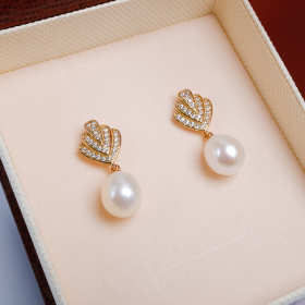 Сребърни обеци с позлата и бели перли 9-10мм