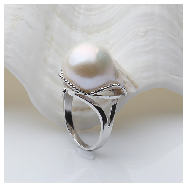 Сребърен пръстен с бяла барокова перла, 17-20мм