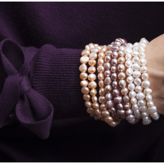 Гривна с бели асиметрични перли, 6-7мм, 19см