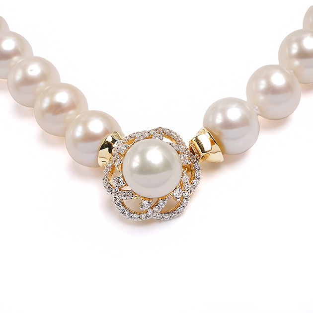 Колие с бели перли 8.5-9мм и 14К златна предна закопчалка, 48см