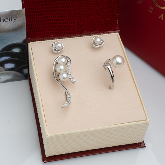 Сребърен комплект от пръстен, брошка и обеци с бели перли 4-5мм, 6-7мм, 8-9мм