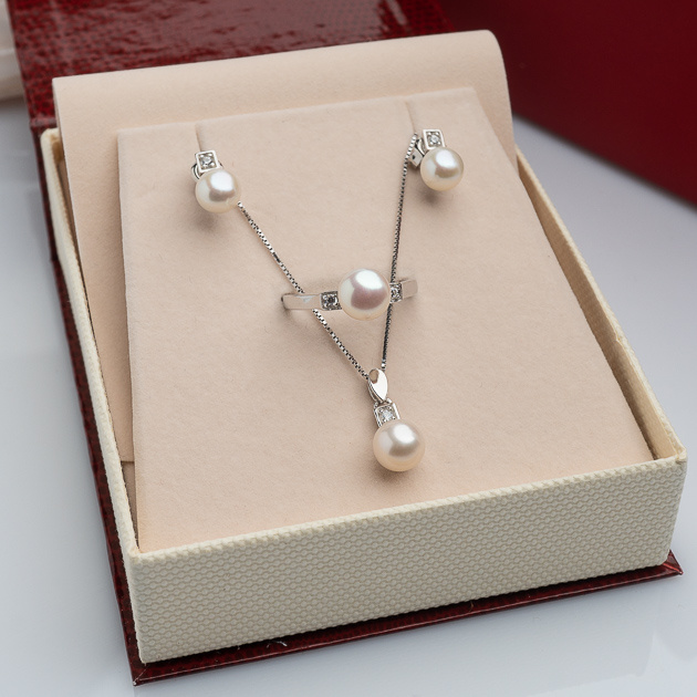 Сребърен комплект от висулка, обеци и пръстен с бели перли 6-8мм