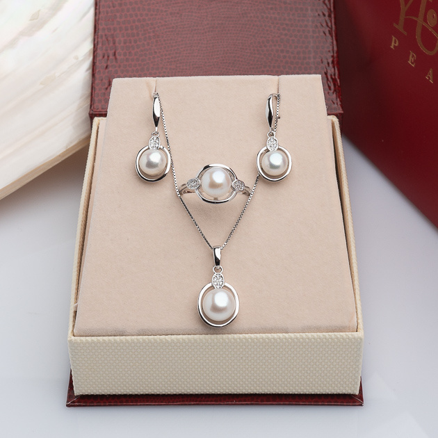 Сребърен комплект от обеци, висулка и пръстен с бели перли 7-9мм