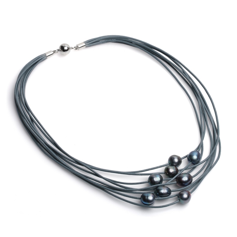 Колие 8 реда сива кожа с 8 тъмни перли 11-12мм, 46см