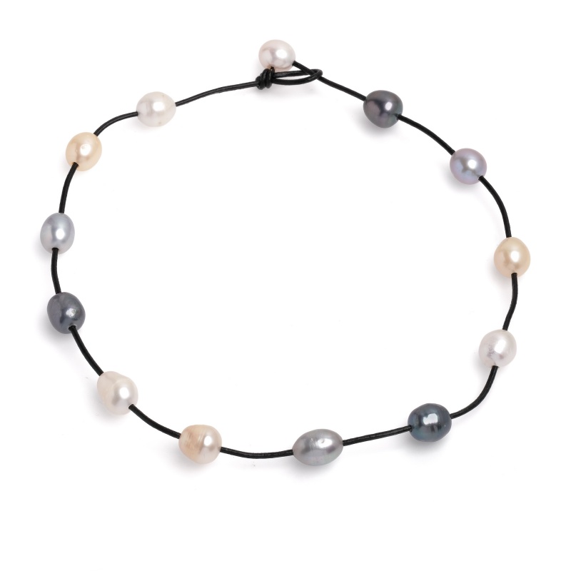 Колие черна кожа, цветни перли, 11-12мм, 44см