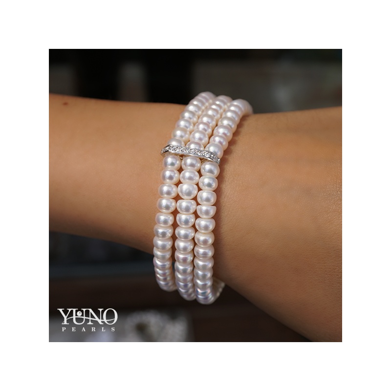 Гривна с три реда бели перли, 5-6мм