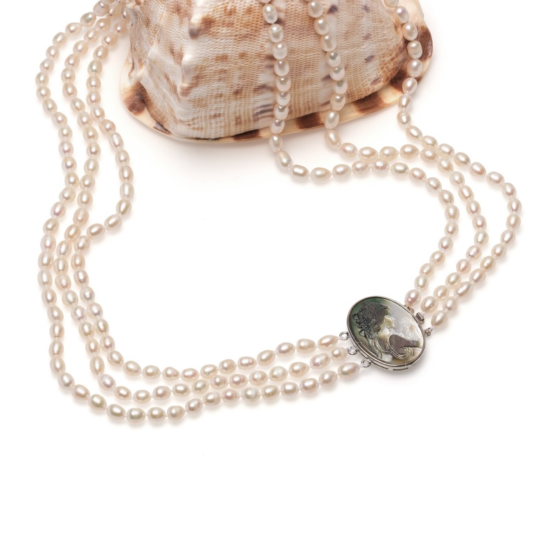 Колие с 3реда 6-7мм бели перли. закопчалка тип “Камеа“