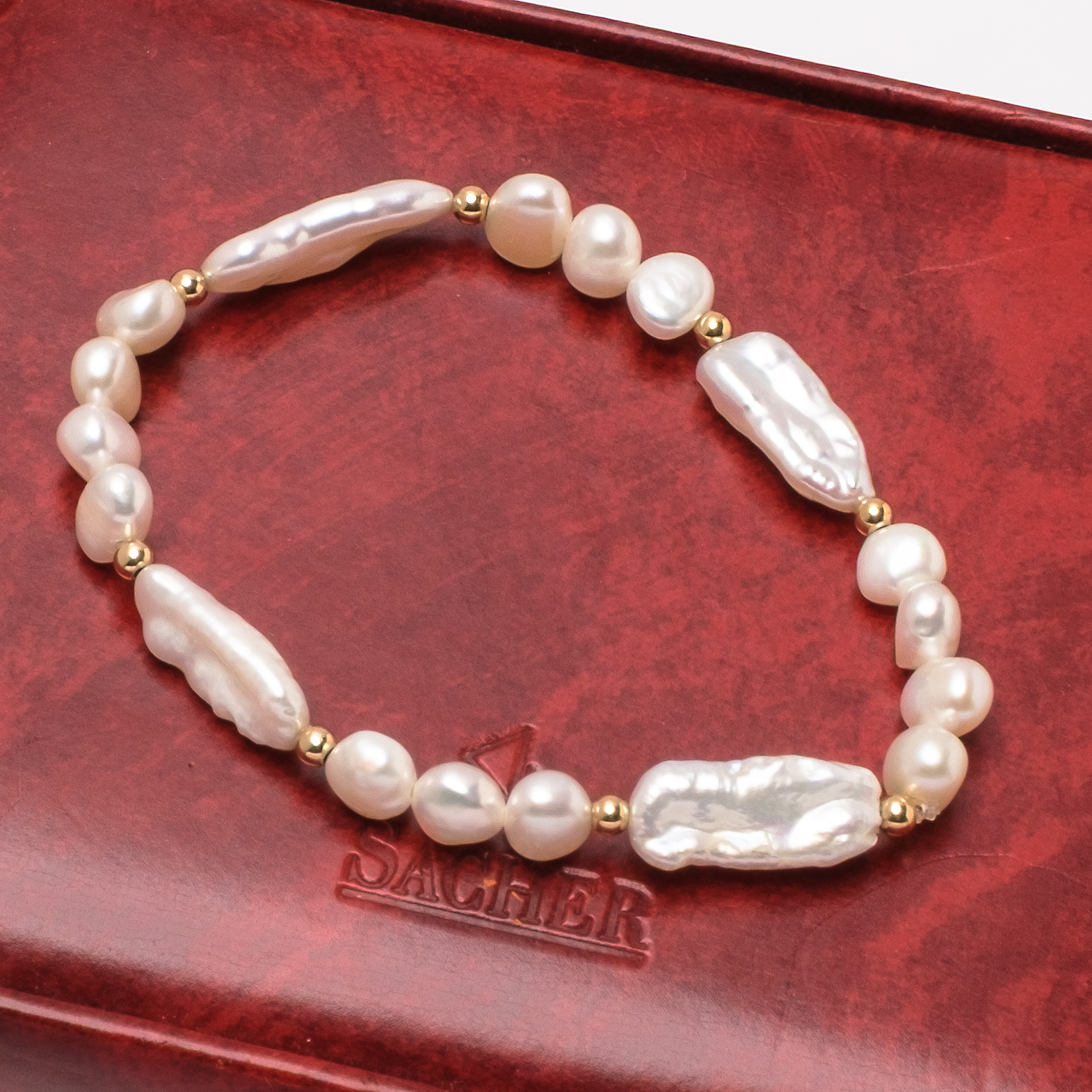 Гривна с 6-7мм бели перли и жълти топчета,17-18 см