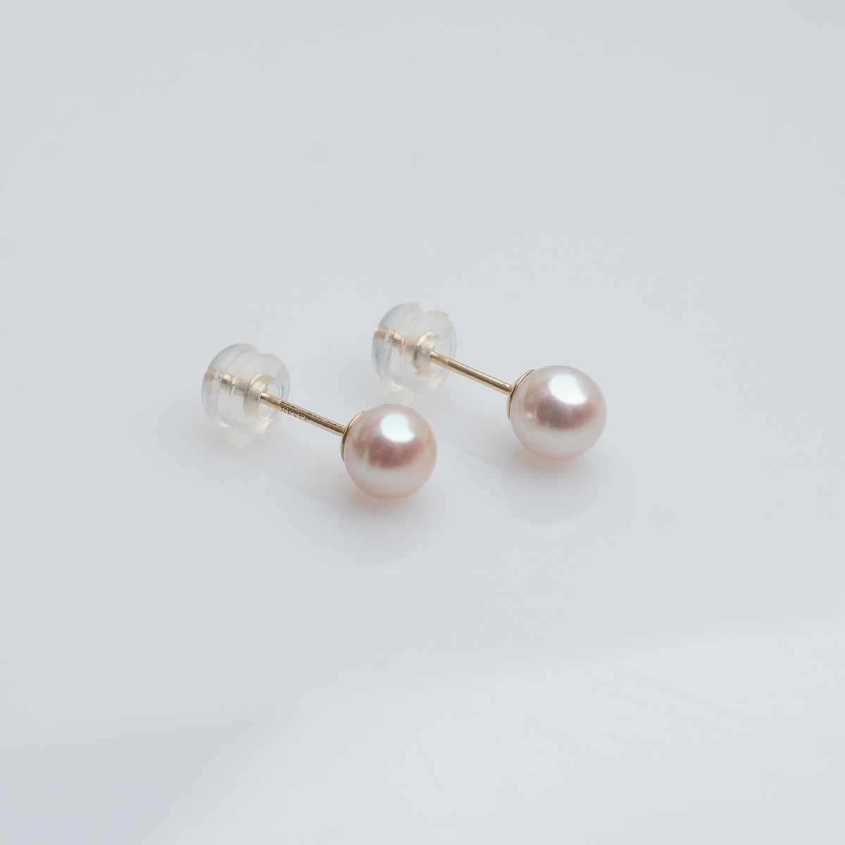 Обеци 18К злато с бели перли 6-6.5мм