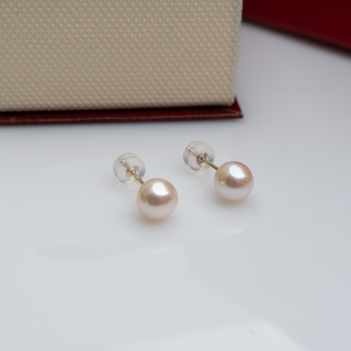 Обеци 18К злато с бели перли 7-7.5мм