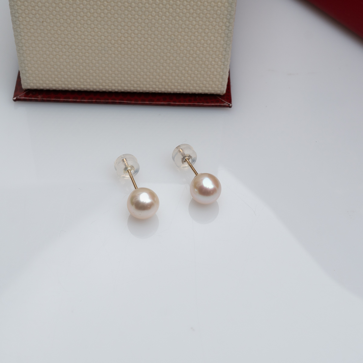 Обеци 18К злато с бели перли 7-7.5мм