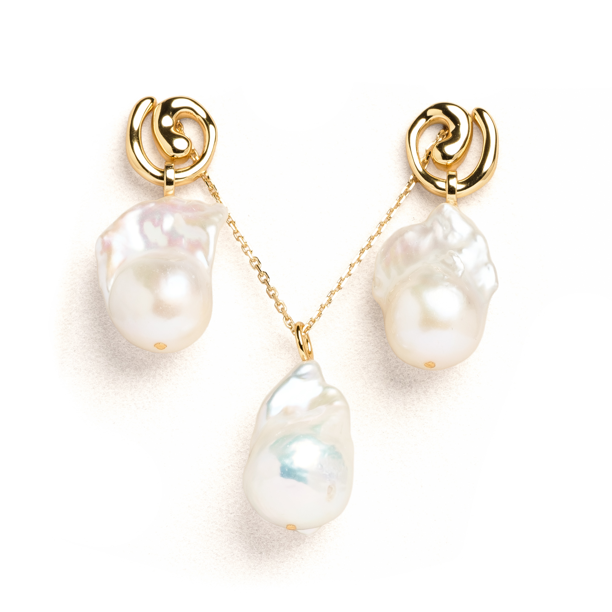 Висулка сребро с позлата, 13-16мм бяла барокова перла