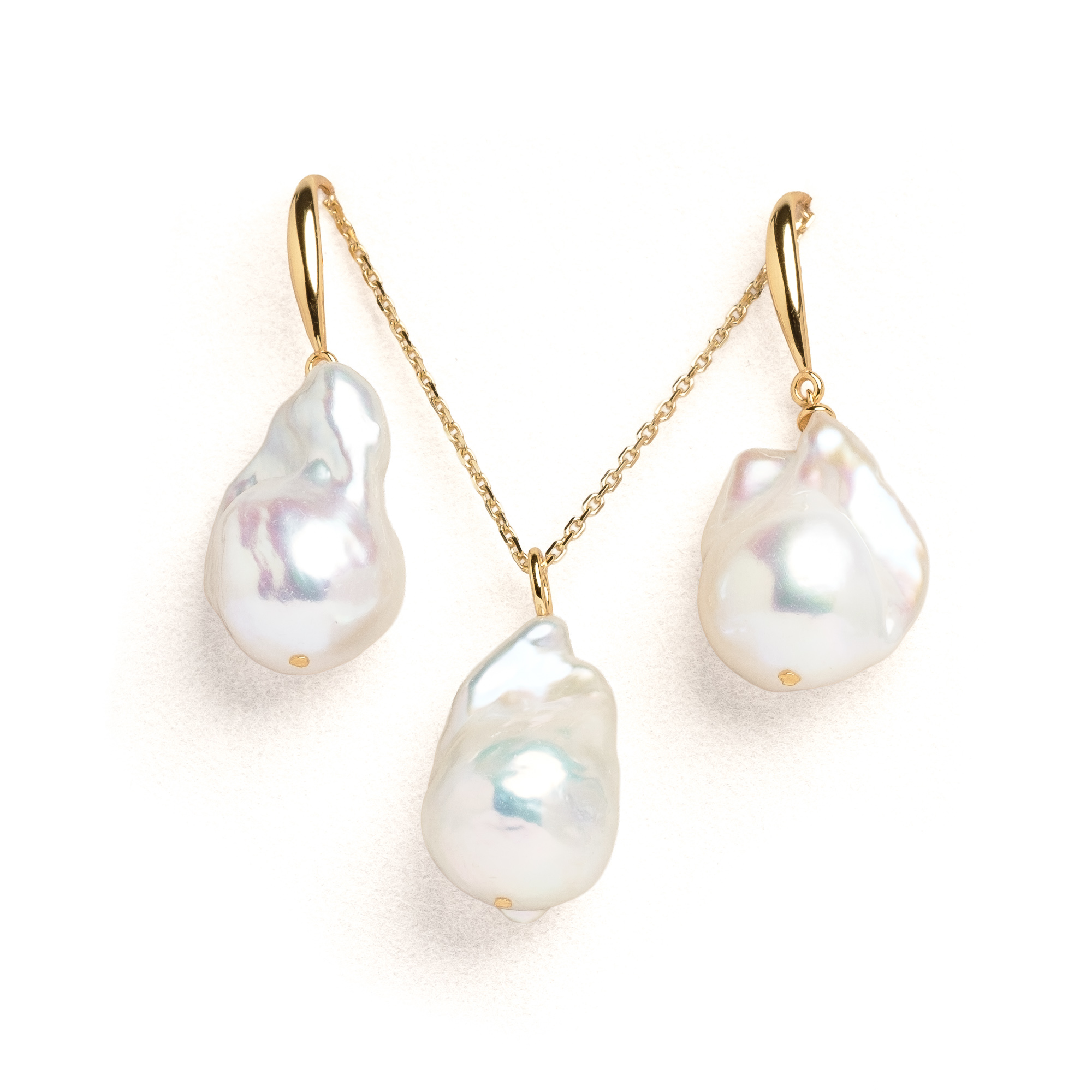 Висулка сребро с позлата, 13-16мм бяла барокова перла