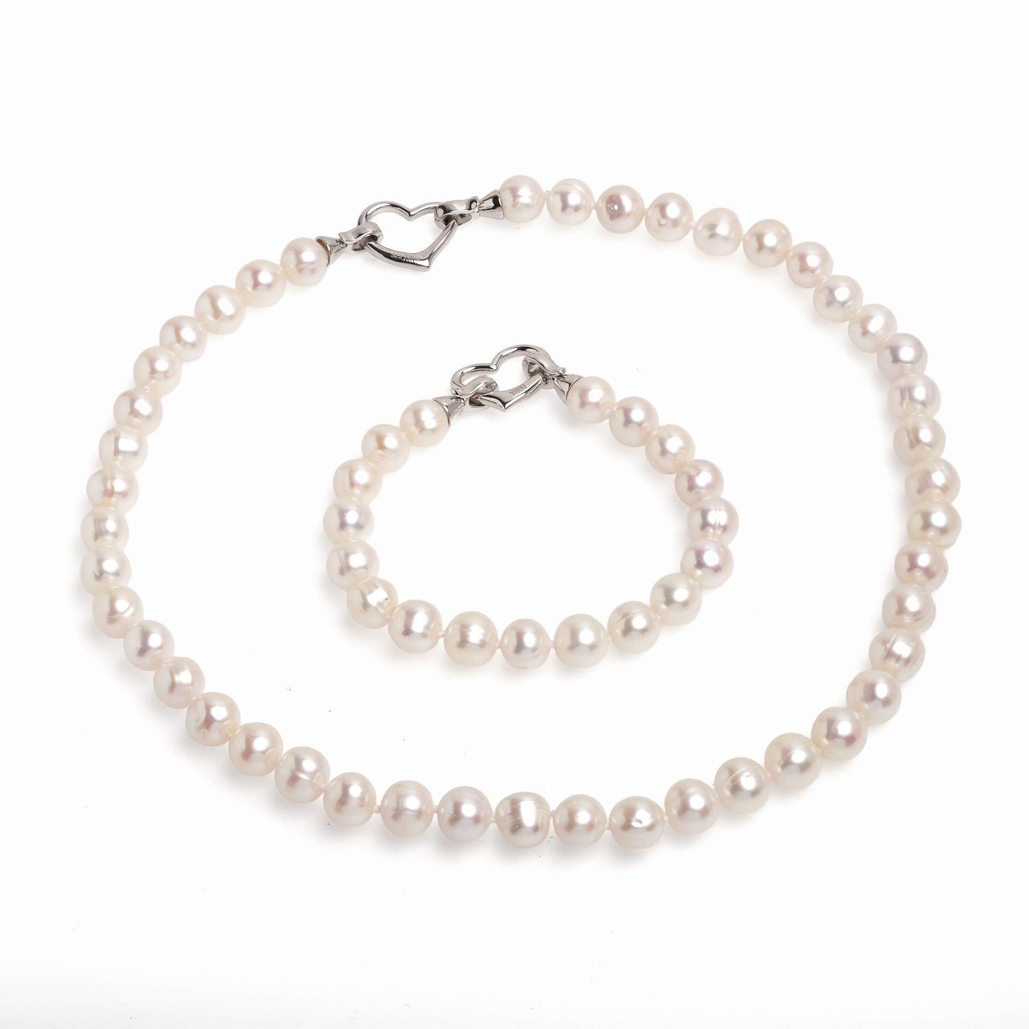 Гривна с бели перли 9-10мм, сребърна закопчалка, 19см