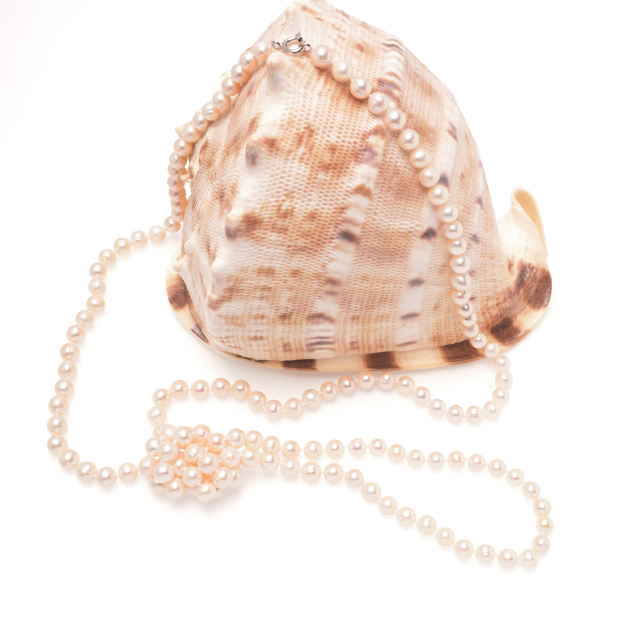 Колие с 6.5-7.5мм бели перли и сребърна закопчалка, 110см