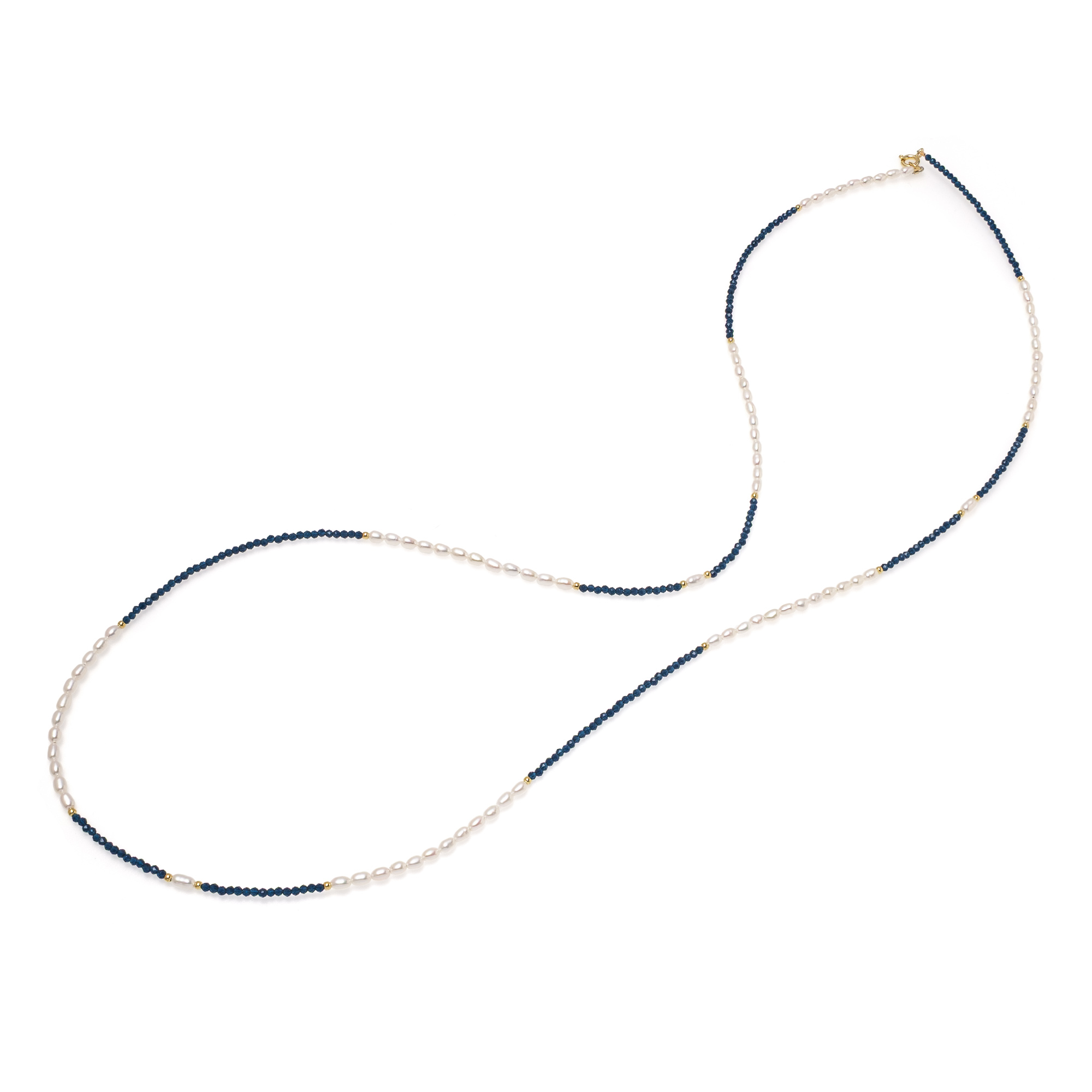Колие с 2,5-3мм бели перли и син шпинел, позлатена закопчалка, 82см